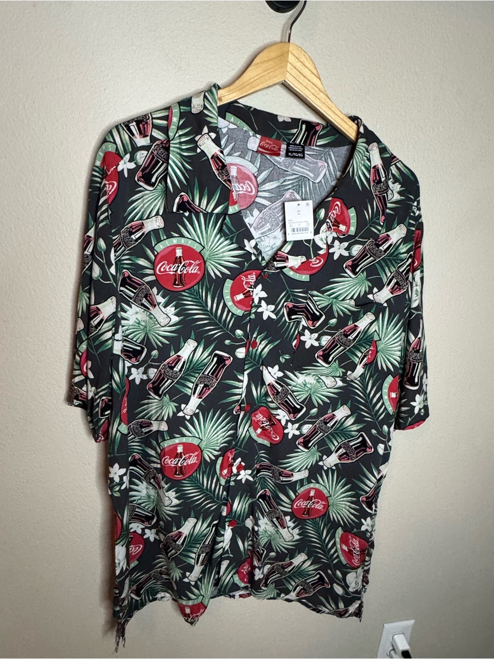 NWT Coca-Cola Tropical Hawaiian Button Front Shirt XL Rayon Camp Shirt